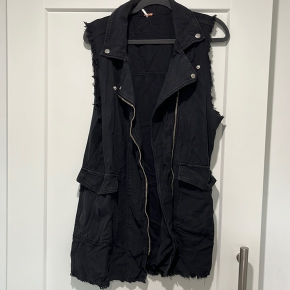 Distressed black moto vest. - Picture 1 of 1